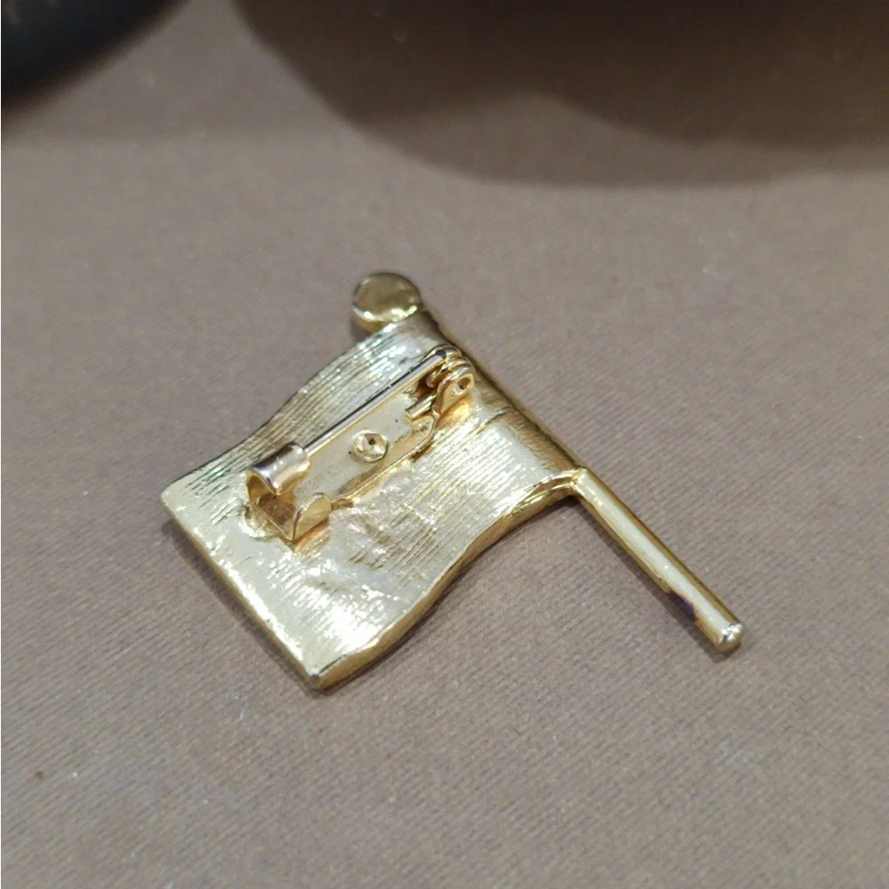 Vintage USA pin brooch